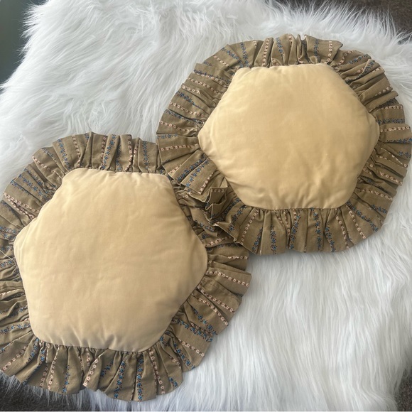 Lot of 2 Throw Pillows Multi Color Floral Vintage Cottagecore Home Decor - Picture 7 of 8